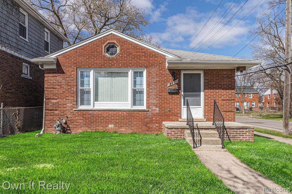 8911 Plainview Avenue - Photo 1