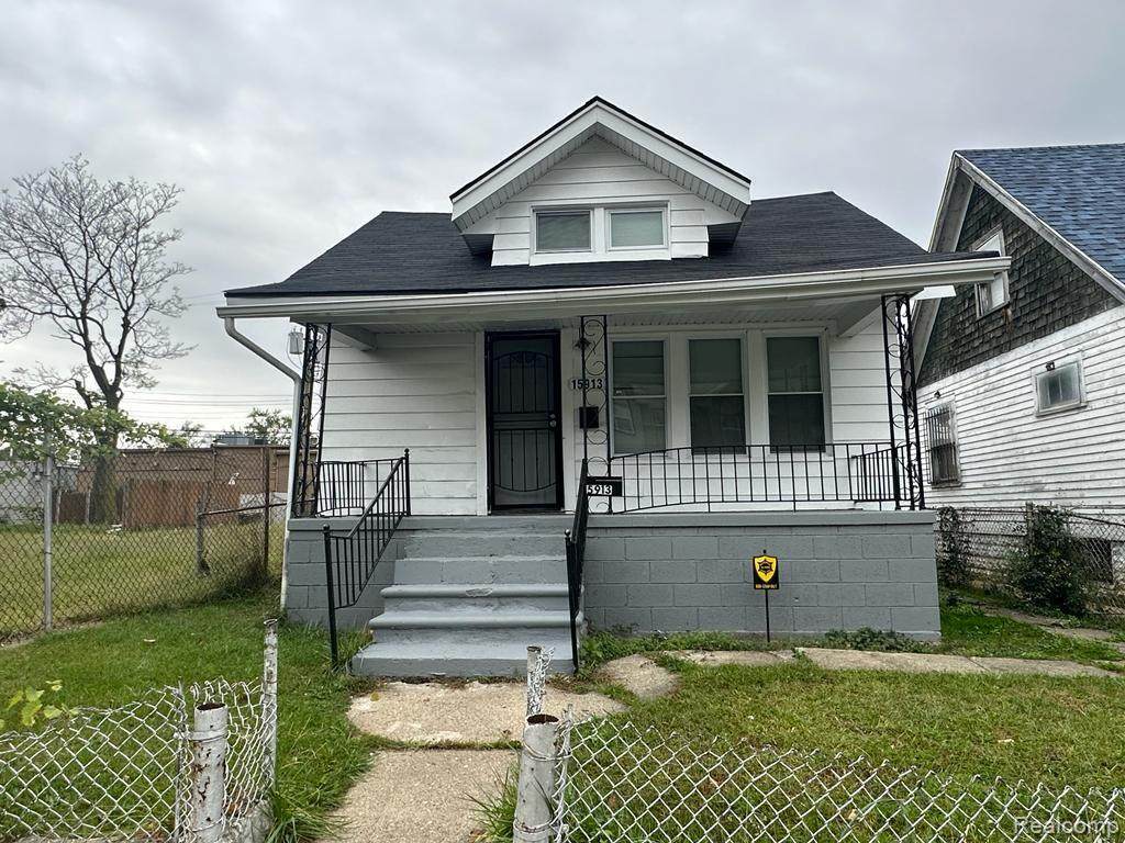 15913 Petoskey Avenue - Photo 1