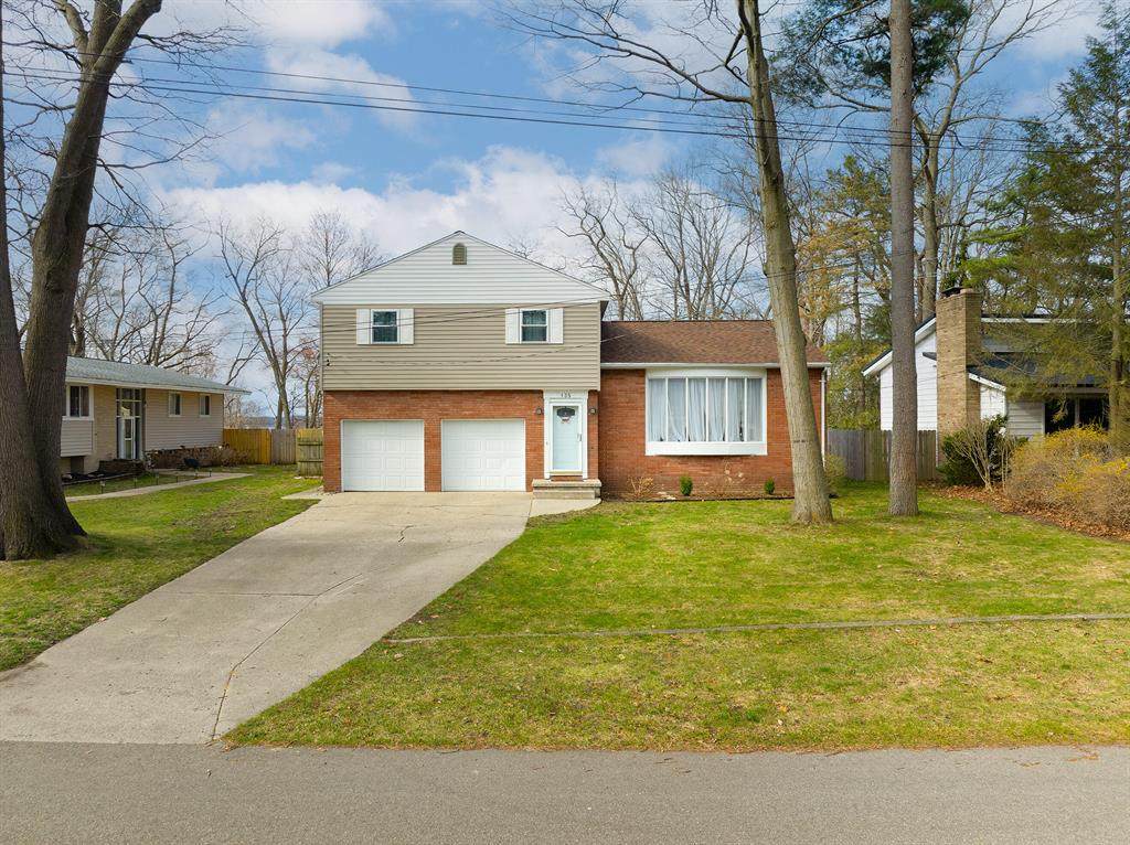 135 California Avenue - Photo 1