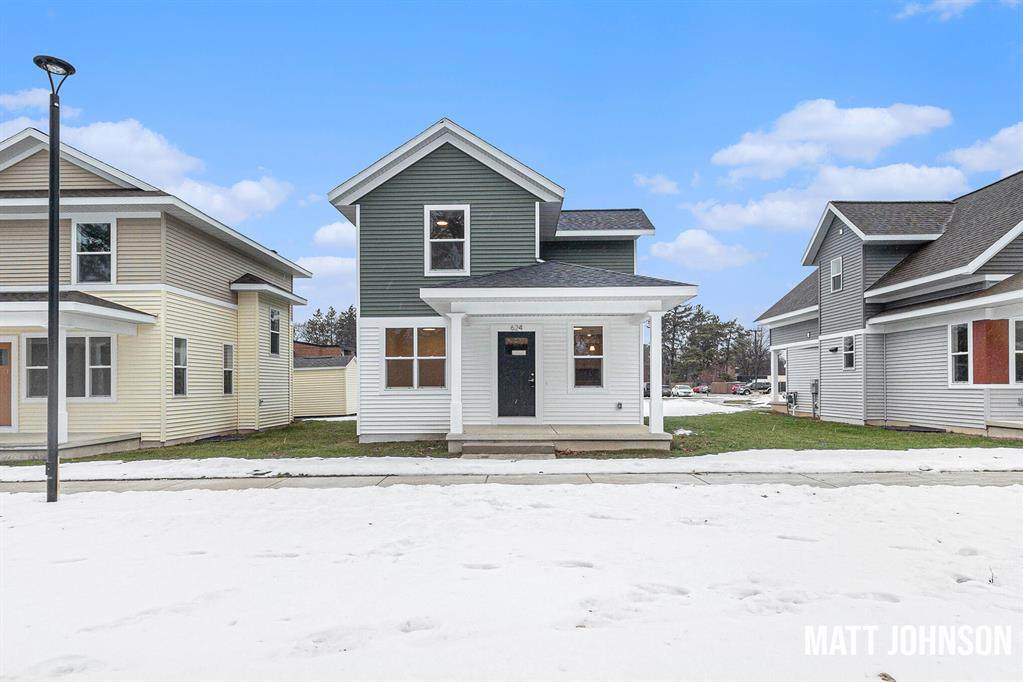2071 Linden Avenue - Photo 1