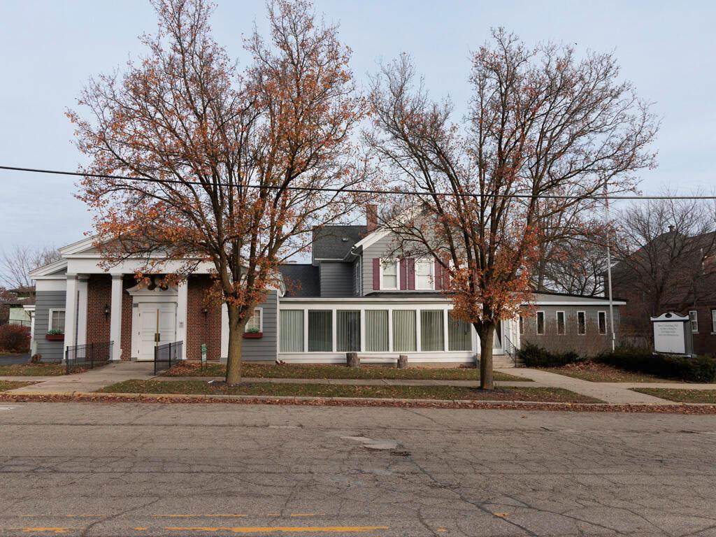 208 Erie Street - Photo 1