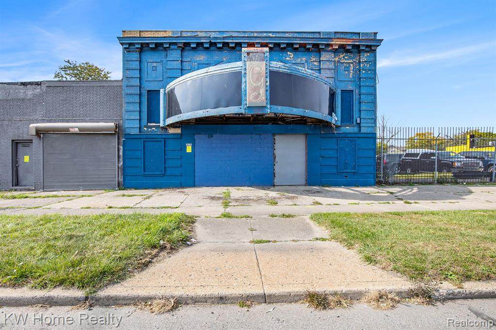 12719 Gratiot Avenue - Photo 1