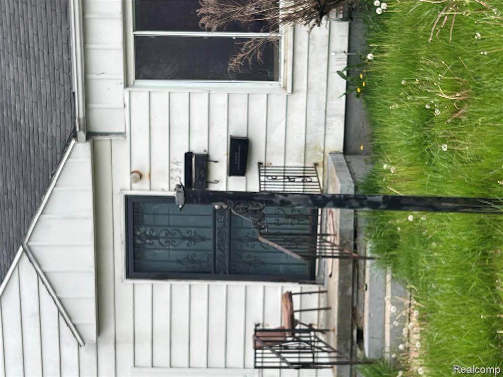634 Spencer Street - Photo 1