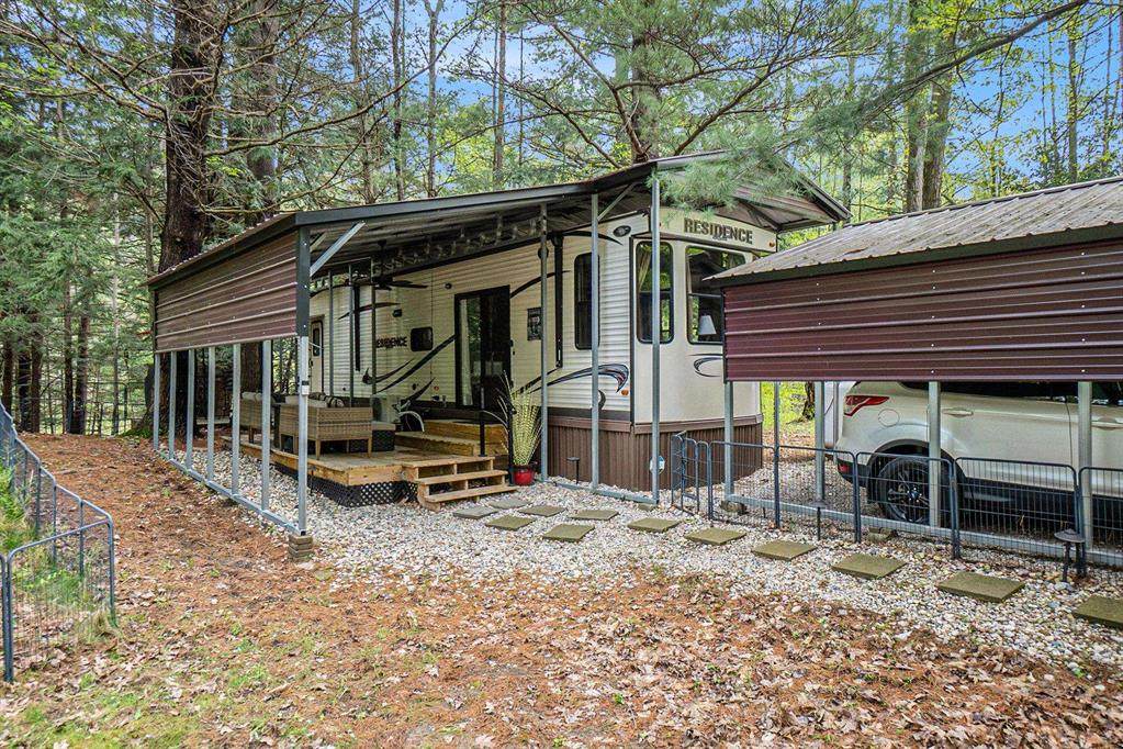 104 Pine Circle - Photo 1
