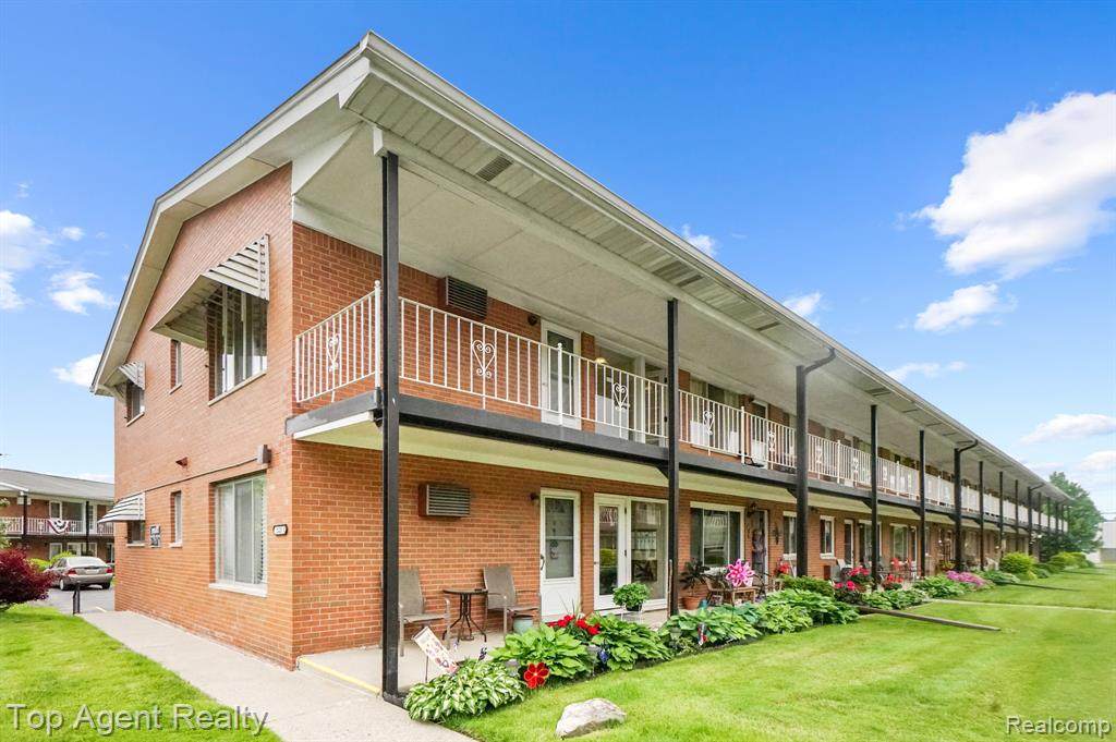 2125 Clawson Avenue - Photo 1