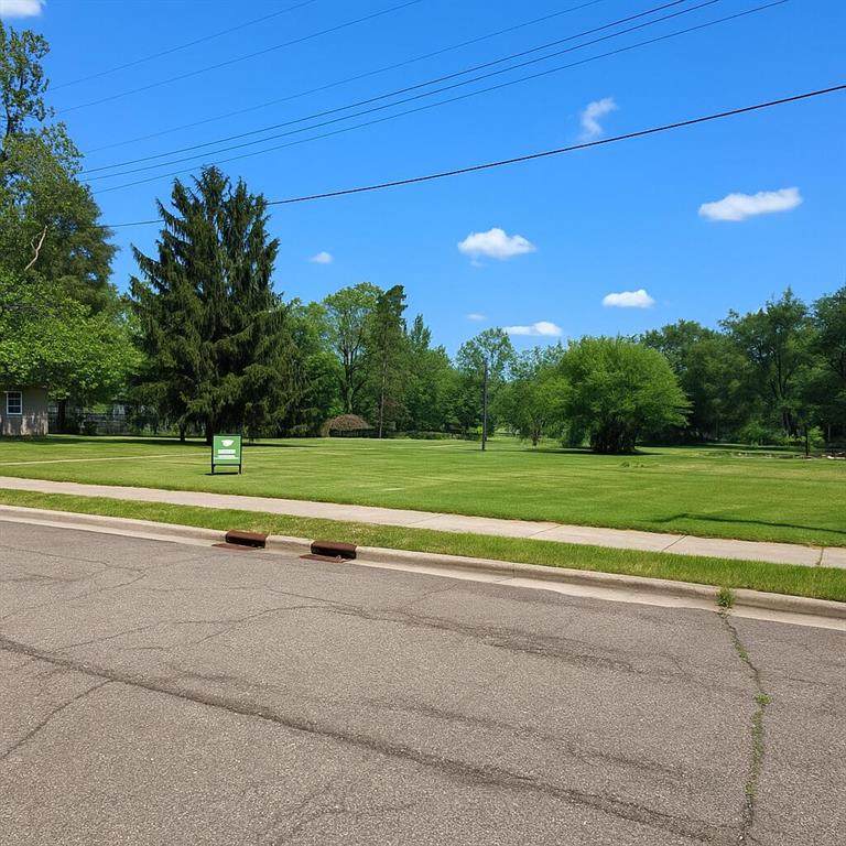 1549 Iroquois Avenue - Photo 1