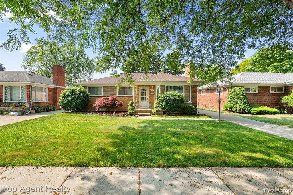 17090 Collinson Avenue - Photo 1