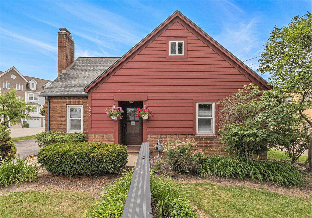 570 Maple Road - Photo 1