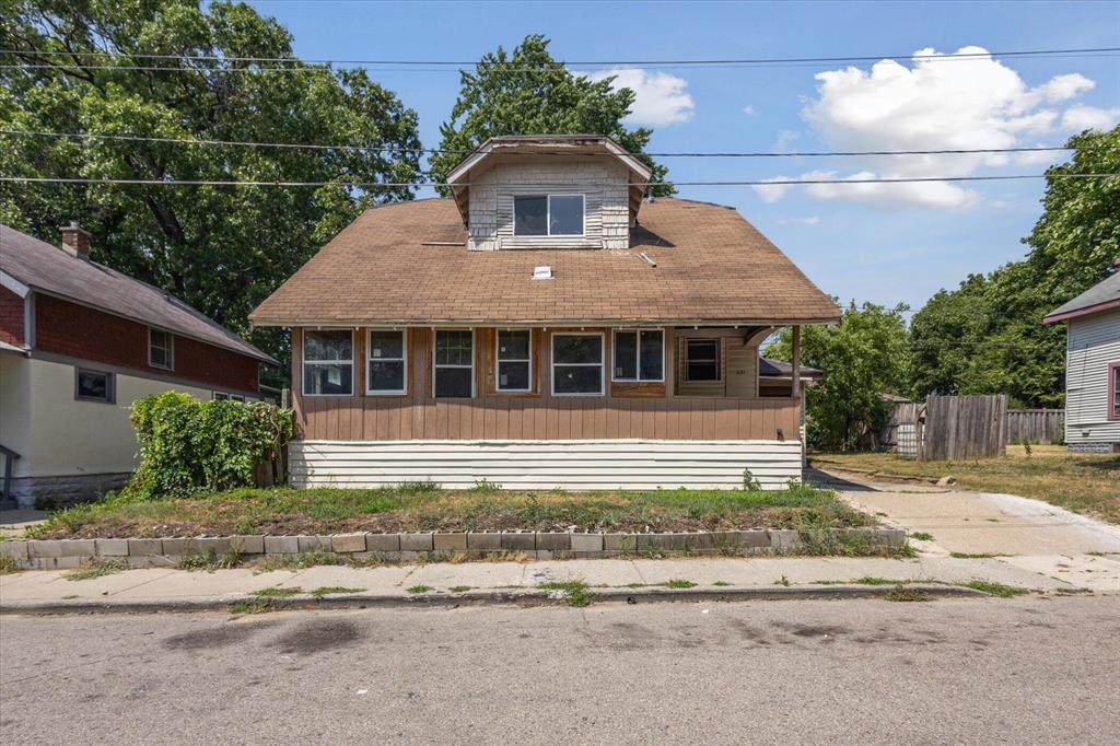 631 Watkins Street - Photo 1