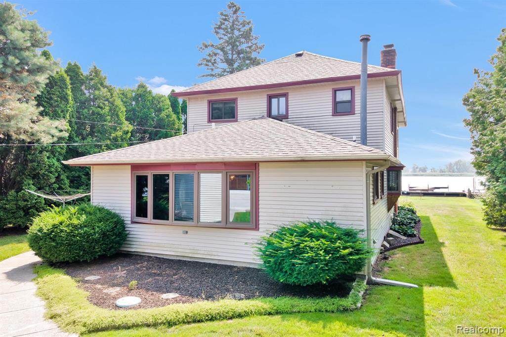 429 Edgewater Drive - Photo 1