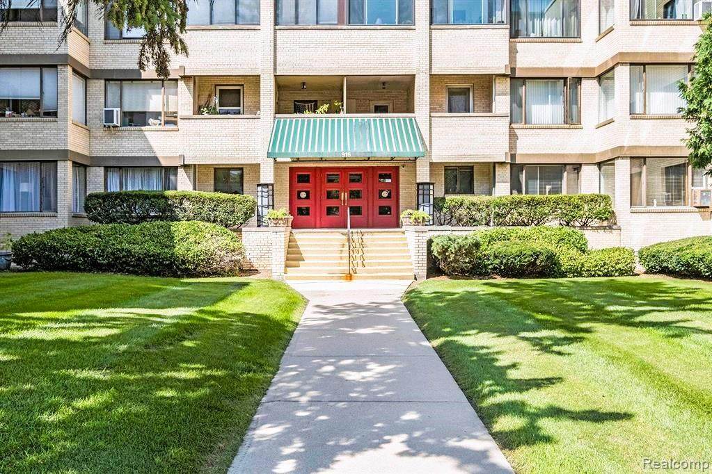 915 Court Street - Photo 1