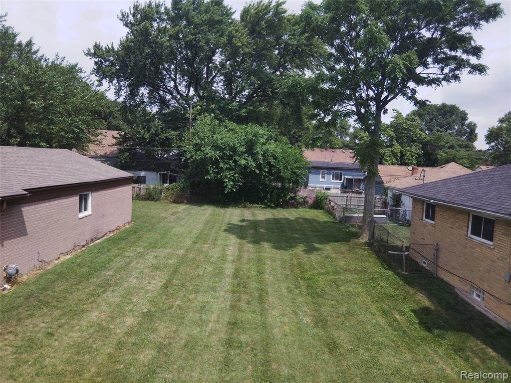 8275 Cadillac Avenue - Photo 1