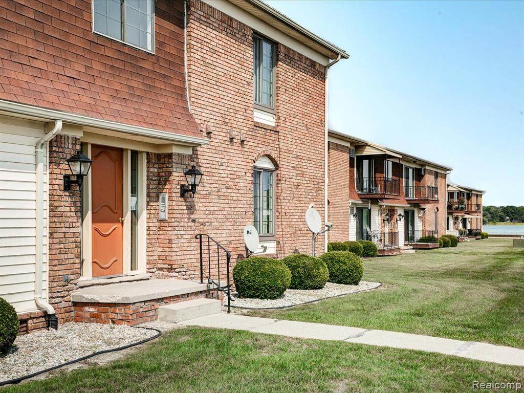 1900 River Road - Photo 1