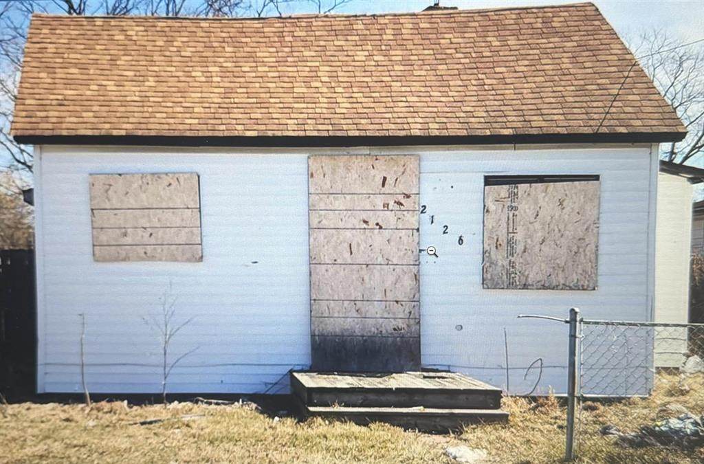 2126 Maplewood Street - Photo 1