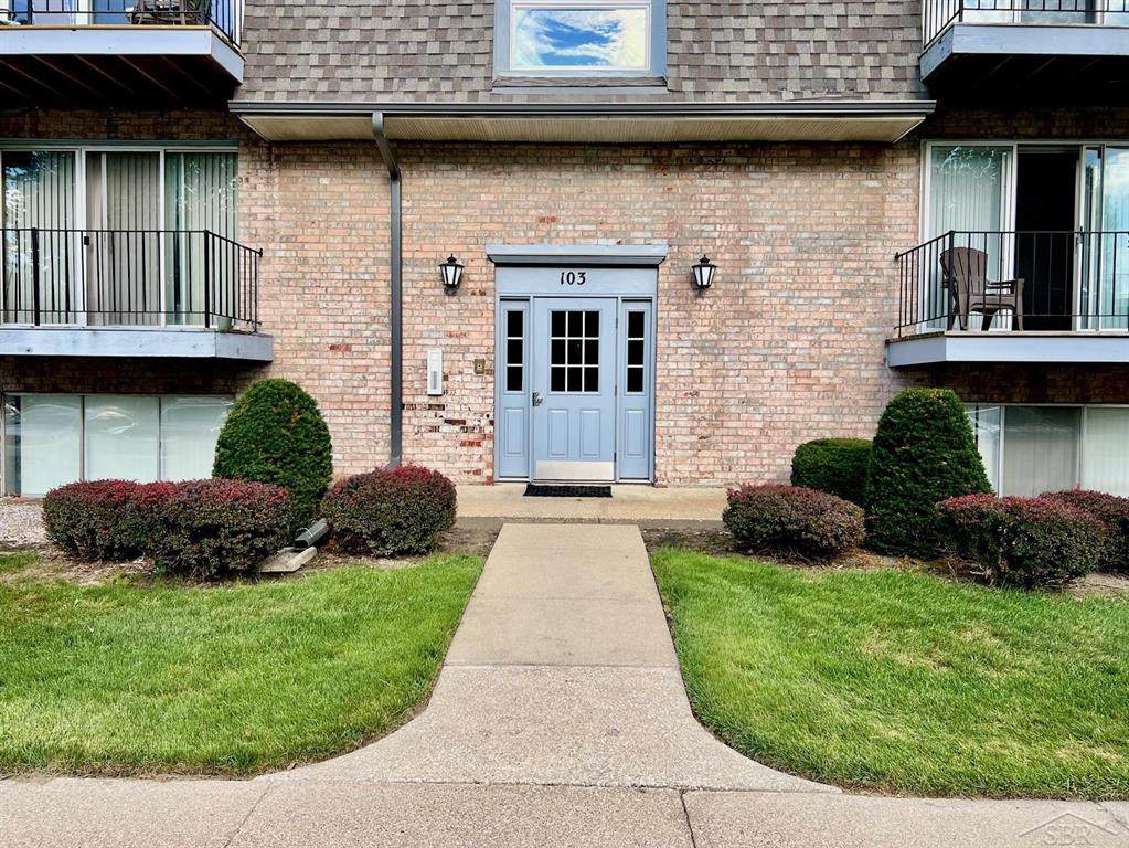 103 Provincial Court - Photo 1