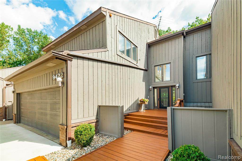 9422 Hawthorne Glen Drive - Photo 1