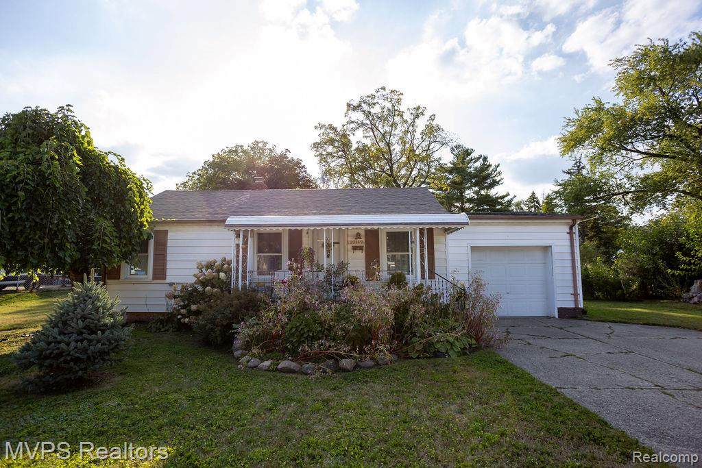 22549 Panama Avenue - Photo 1