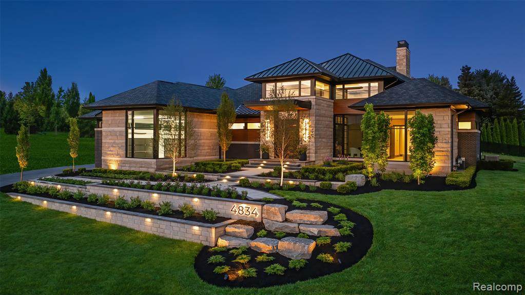 4683 Pinnacle Boulevard - Photo 1