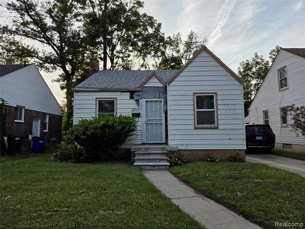 18997 Plainview Avenue - Photo 1