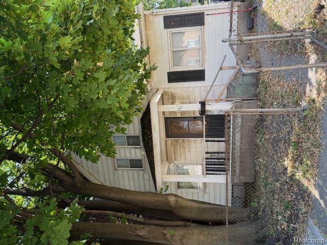 111 Burke Street - Photo 1