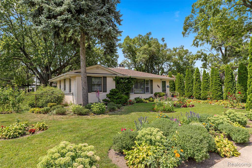 5648 Hipp Street - Photo 1