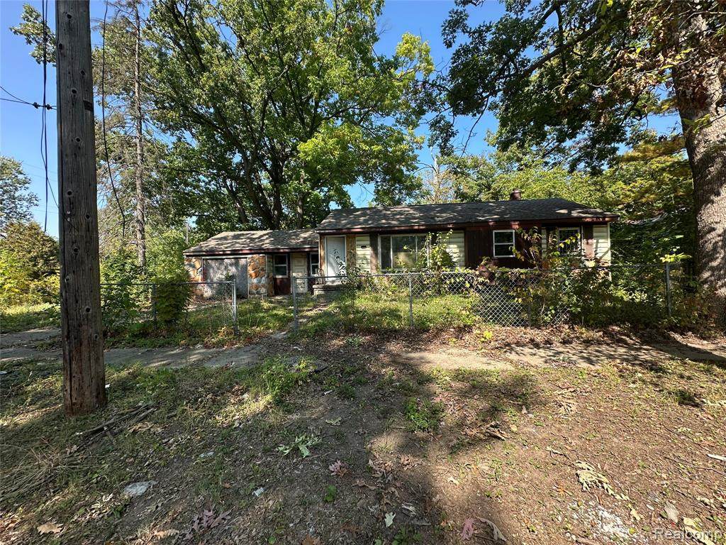 2214 Mack Avenue - Photo 1