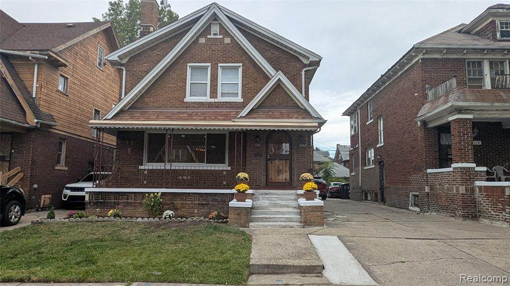 3322 Leslie Street - Photo 1