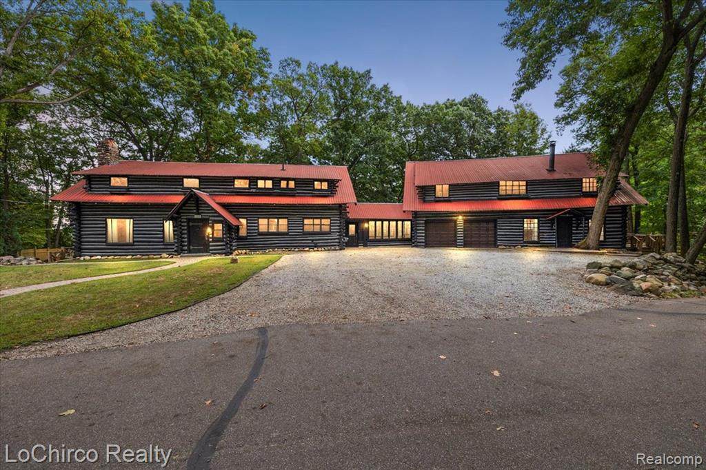 8646 Thendara Boulevard - Photo 1