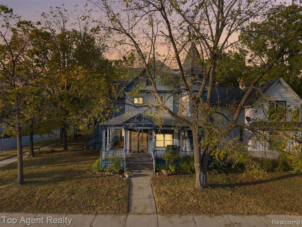 236 Cass Avenue - Photo 1