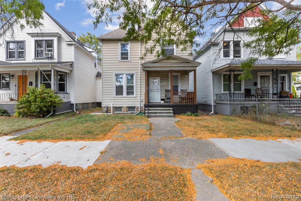 569 Melbourne Street - Photo 1