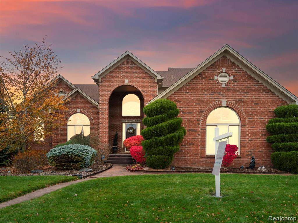 50100 Victoria Place - Photo 1