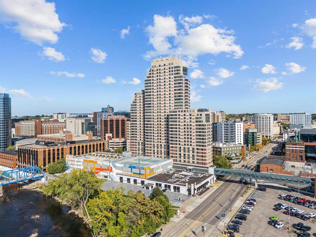 127 Campau Circle - Photo 1