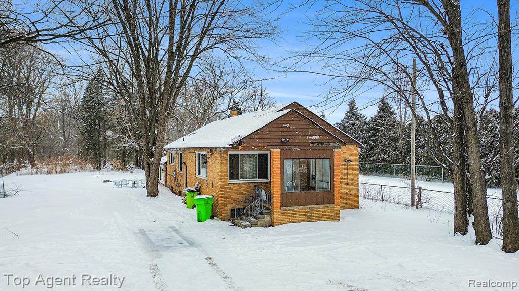 45945 Gratiot Avenue - Photo 1