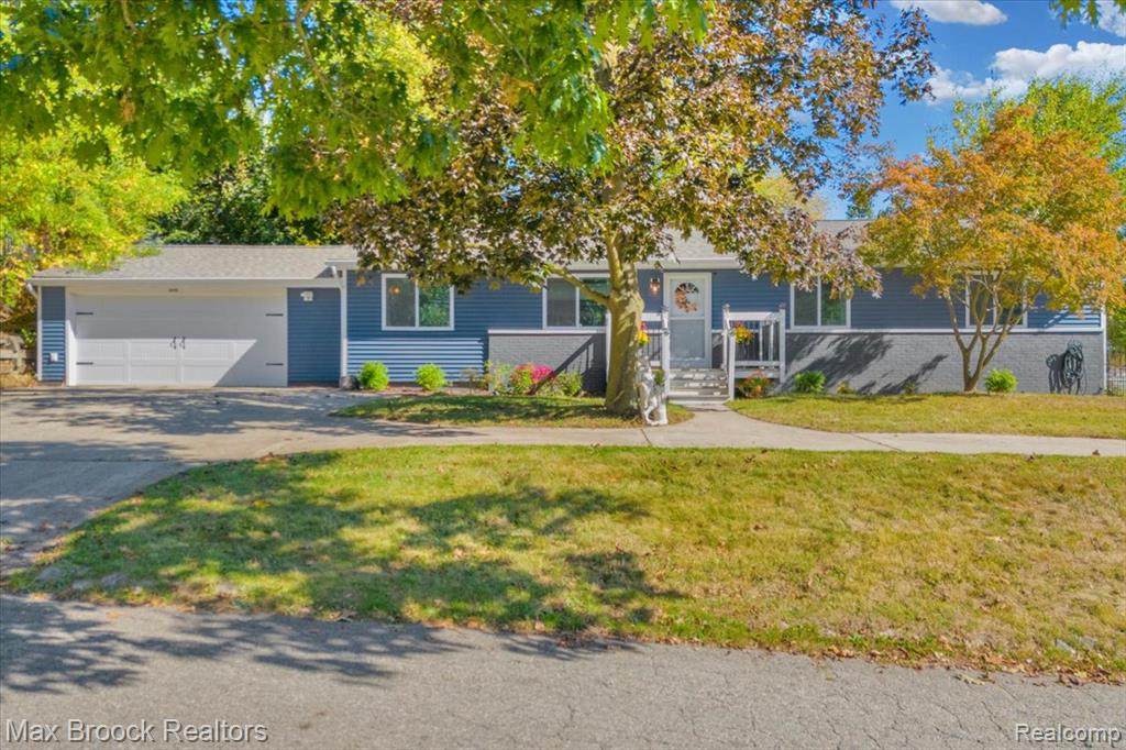 1095 Wyman Drive - Photo 1