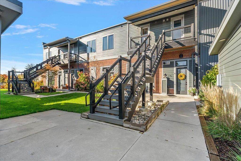 220 King Street - Photo 1