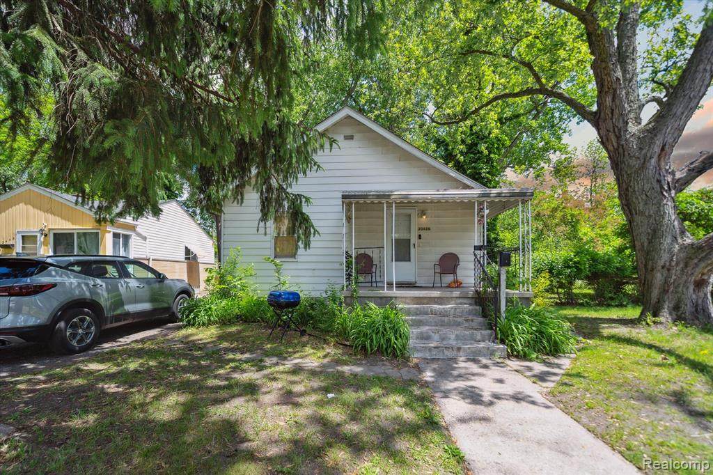 20426 Salem Street - Photo 1