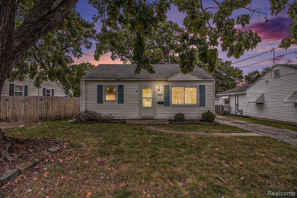 945 33rd Street - Photo 1