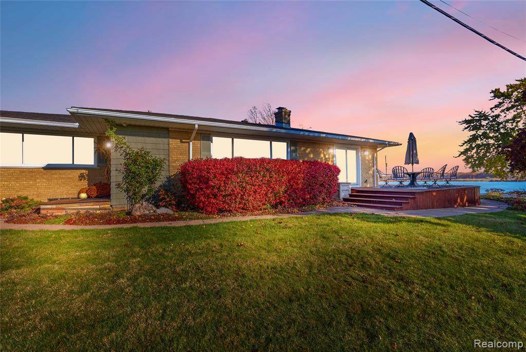 2798 River Road - Photo 1