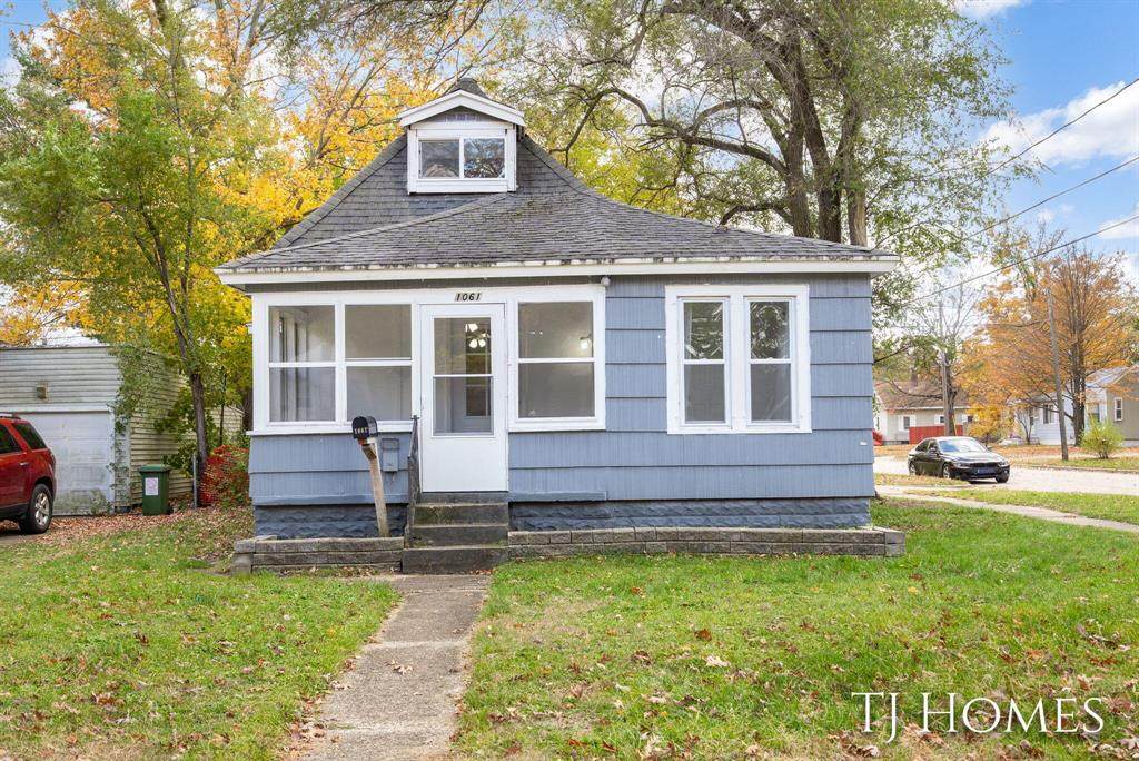 1061 Forest Avenue - Photo 1