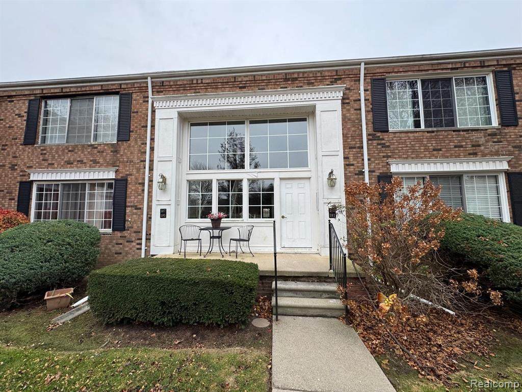 587 Fox Hills Drive - Photo 1