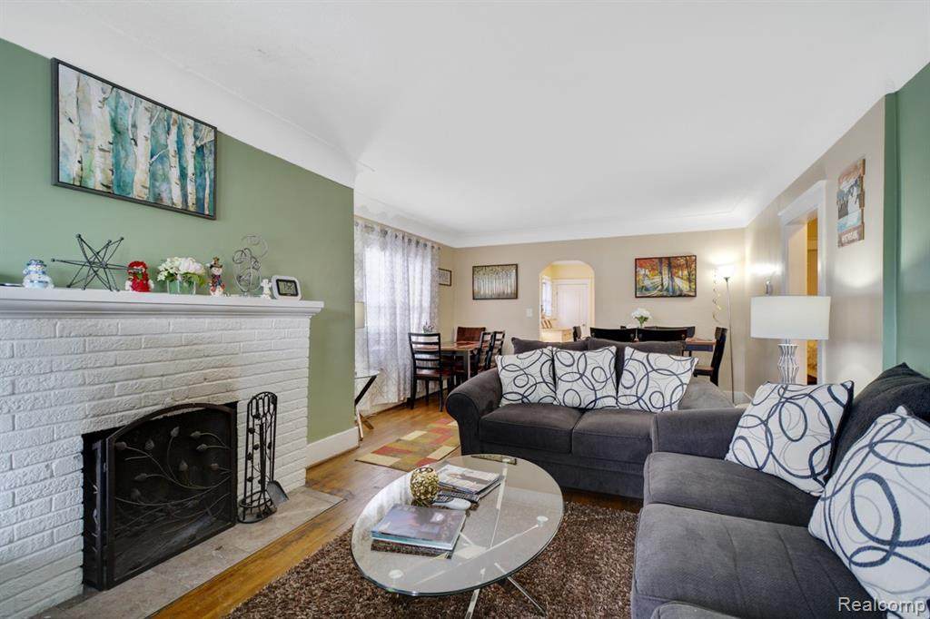 832 Pinecrest Drive - Photo 1