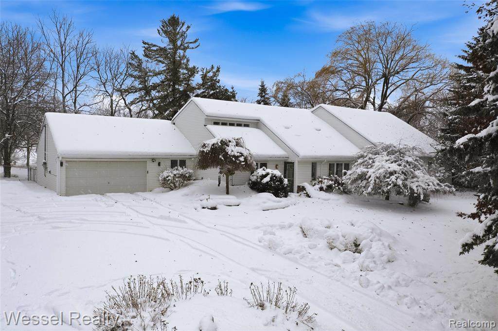 1044 Oxford Road - Photo 1