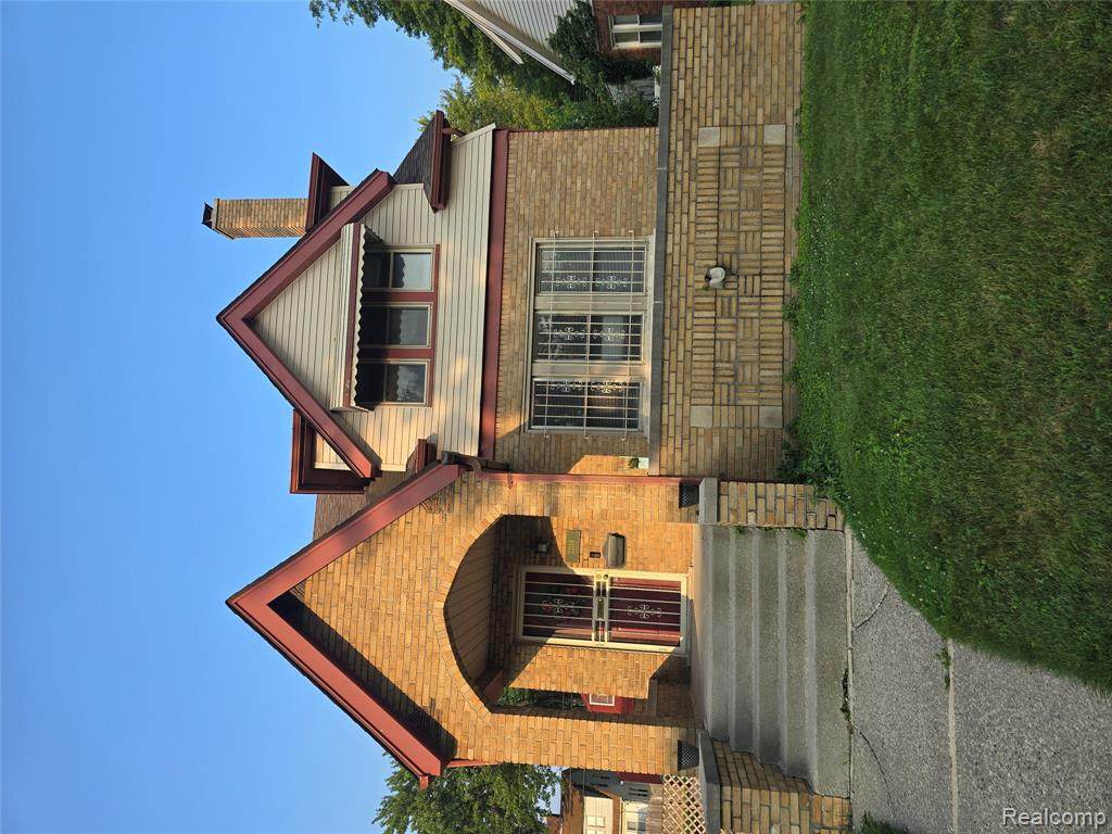 22154 Elmwood Avenue - Photo 1