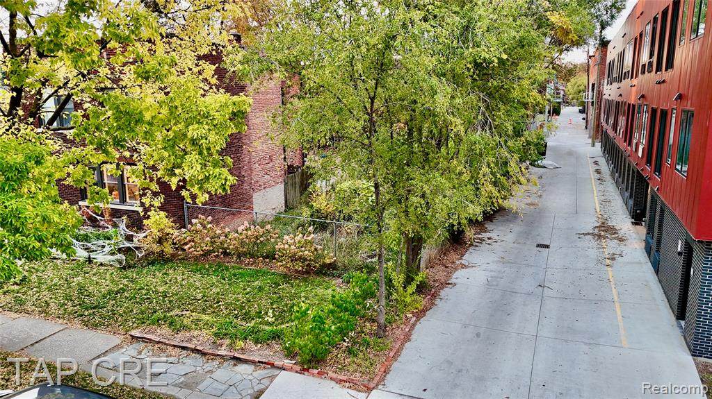 684 Alexandrine Street - Photo 1