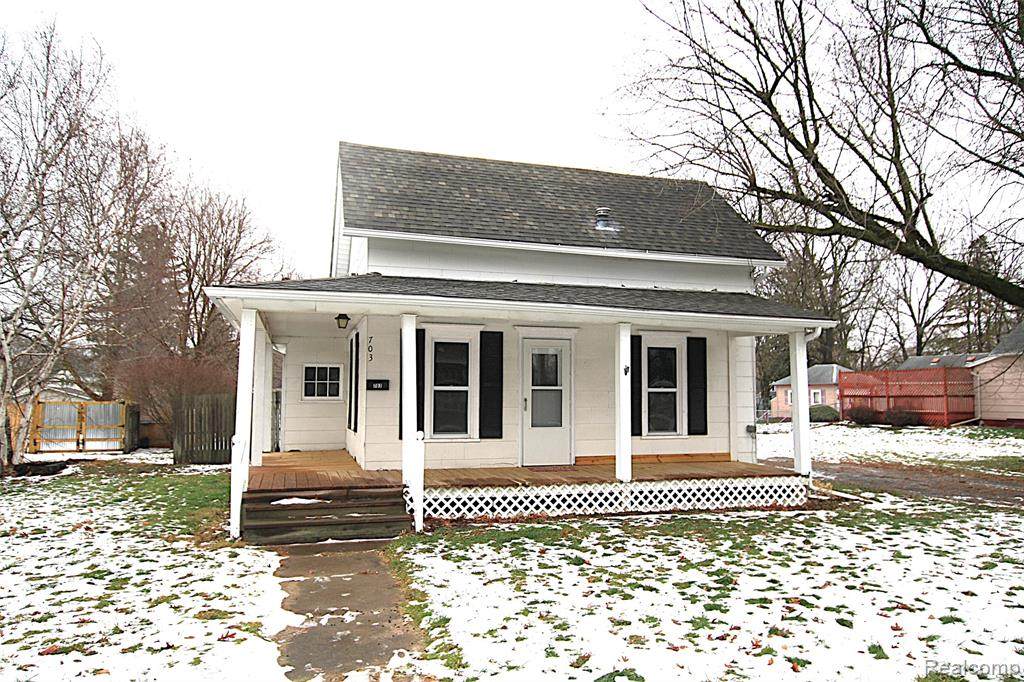 703 Queen Street - Photo 1