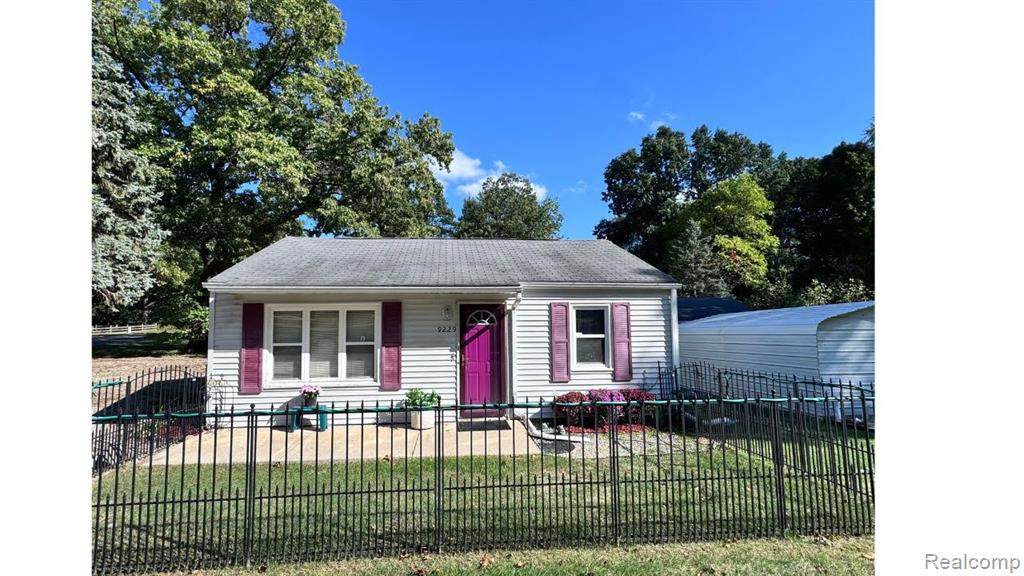 9229 Oakland Drive - Photo 1