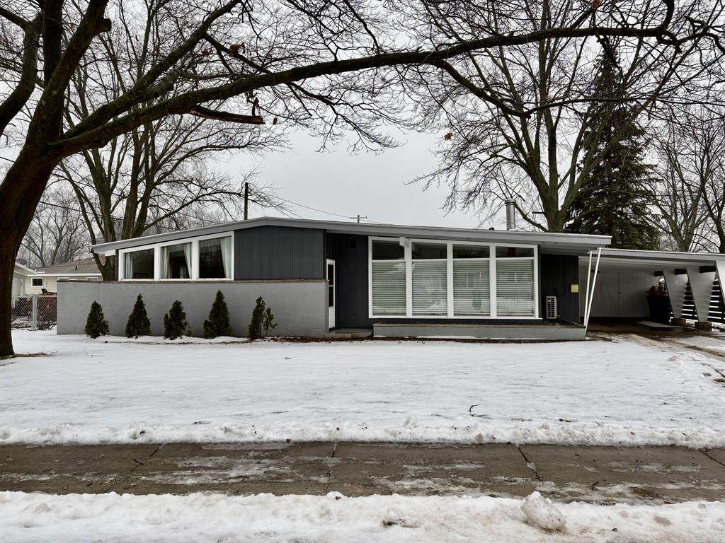 1115 Summit Avenue - Photo 1