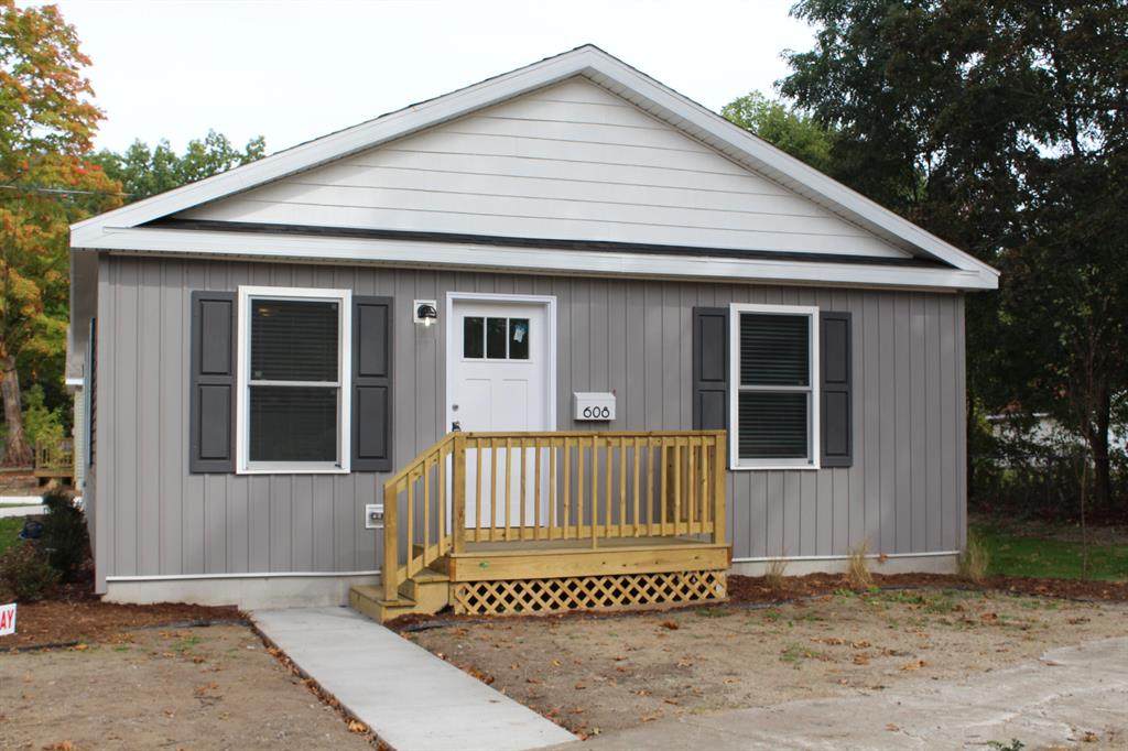 608 Jackson Avenue - Photo 1