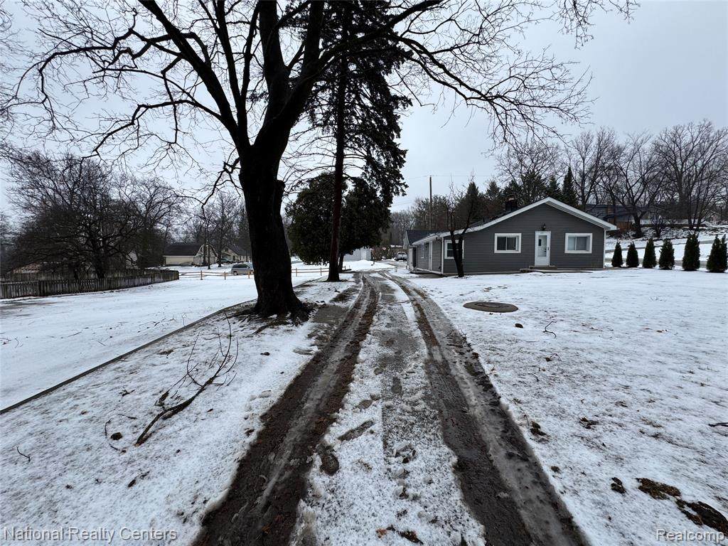 4915 Clarkston Road - Photo 1