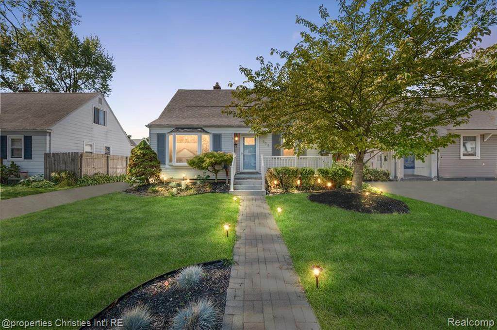 305 Kenwood Avenue - Photo 1